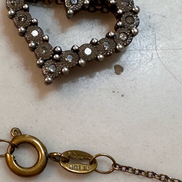 Genuine diamond and 9.25 sterling heart pendant with 30” chain - Picture 4 of 6